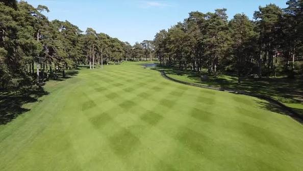 Tree-lined fairway at Kristianstad